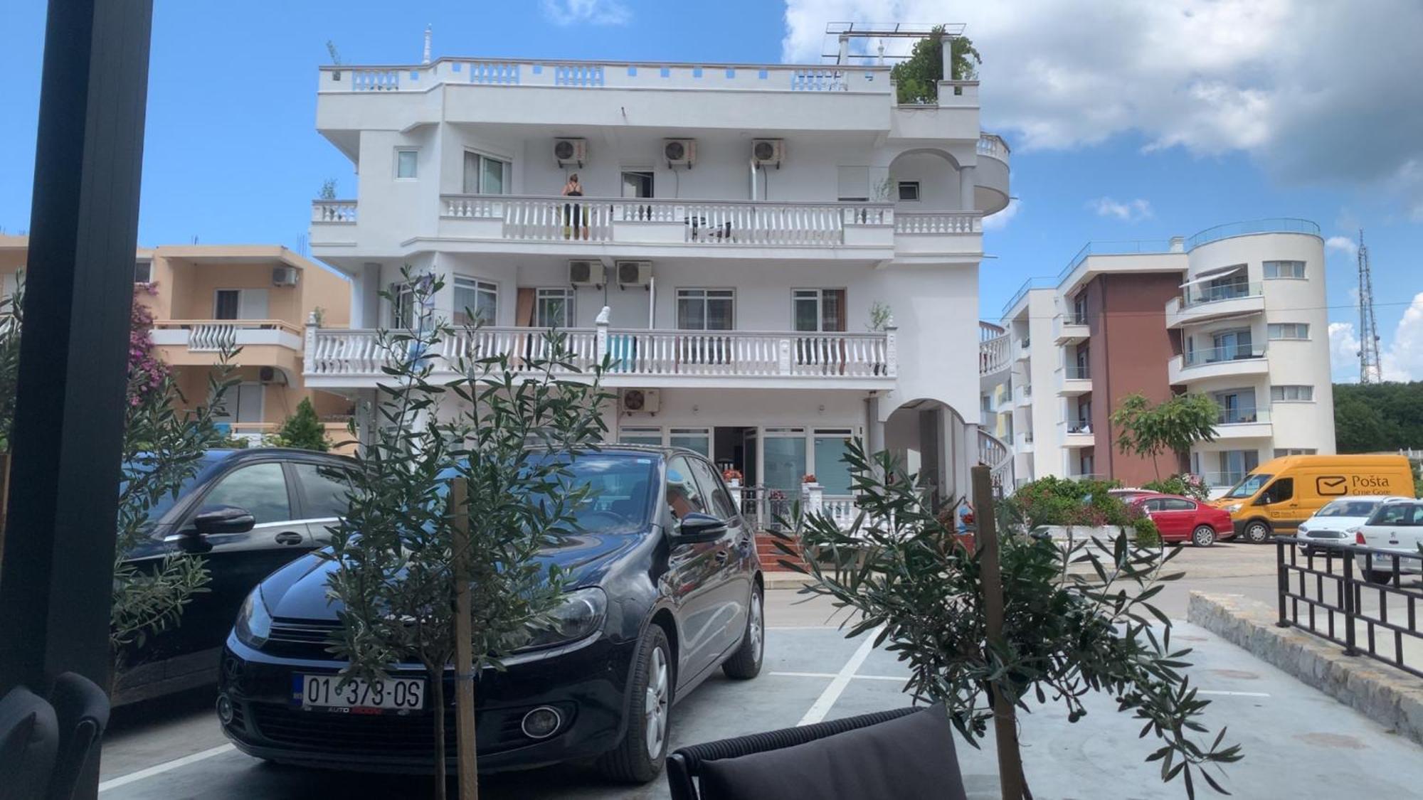 Apartments Delfin Ulcinj Bagian luar foto