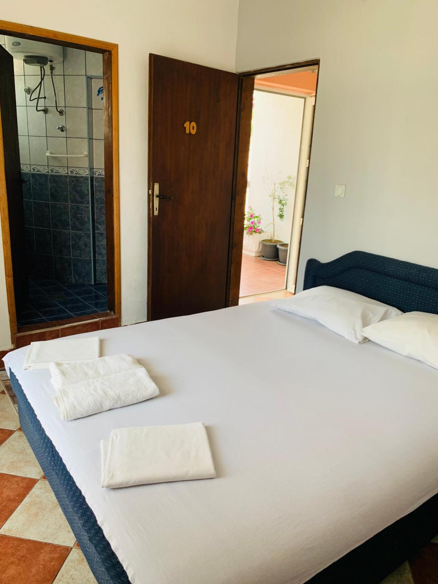 Apartments Delfin Ulcinj Bagian luar foto