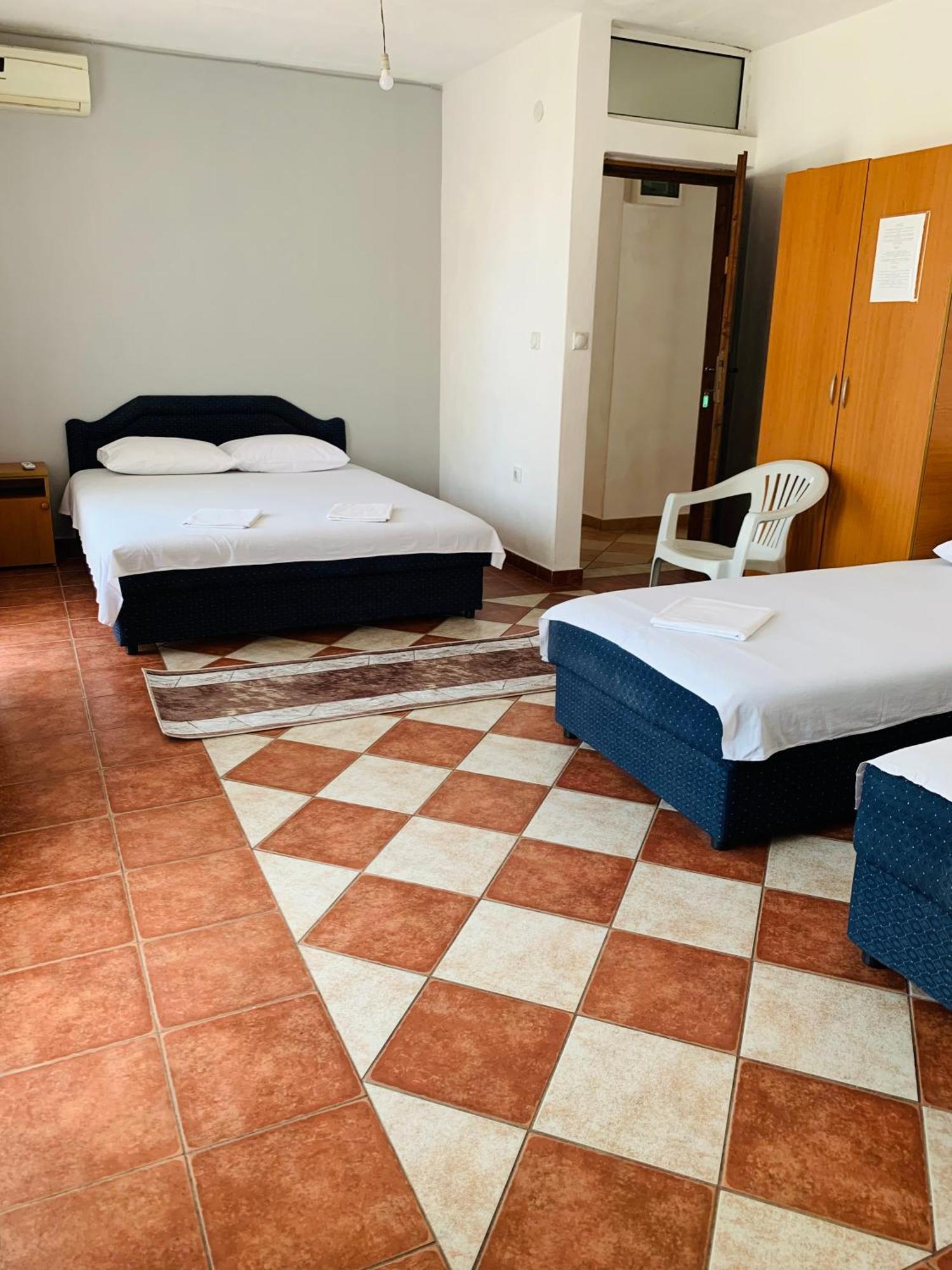 Apartments Delfin Ulcinj Bagian luar foto
