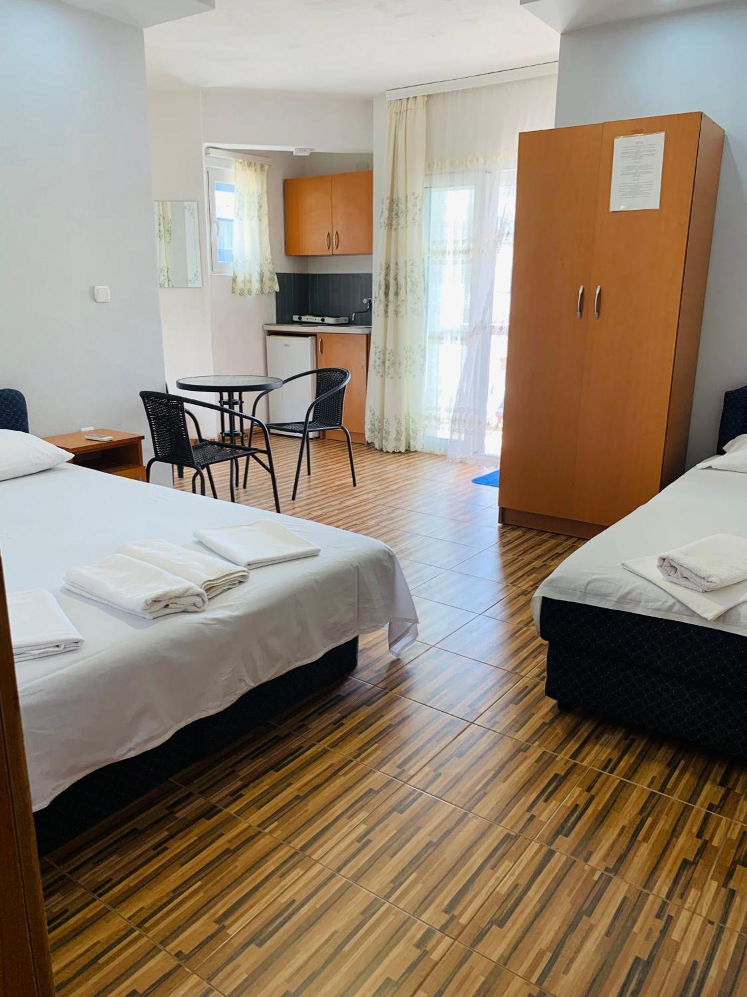 Apartments Delfin Ulcinj Bagian luar foto