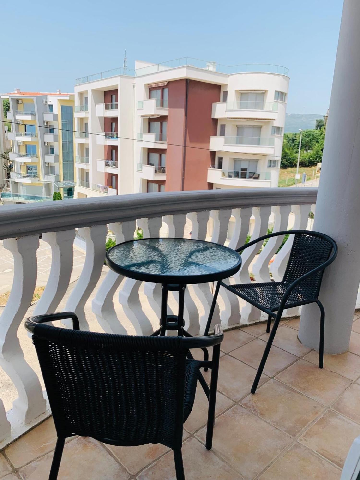 Apartments Delfin Ulcinj Bagian luar foto
