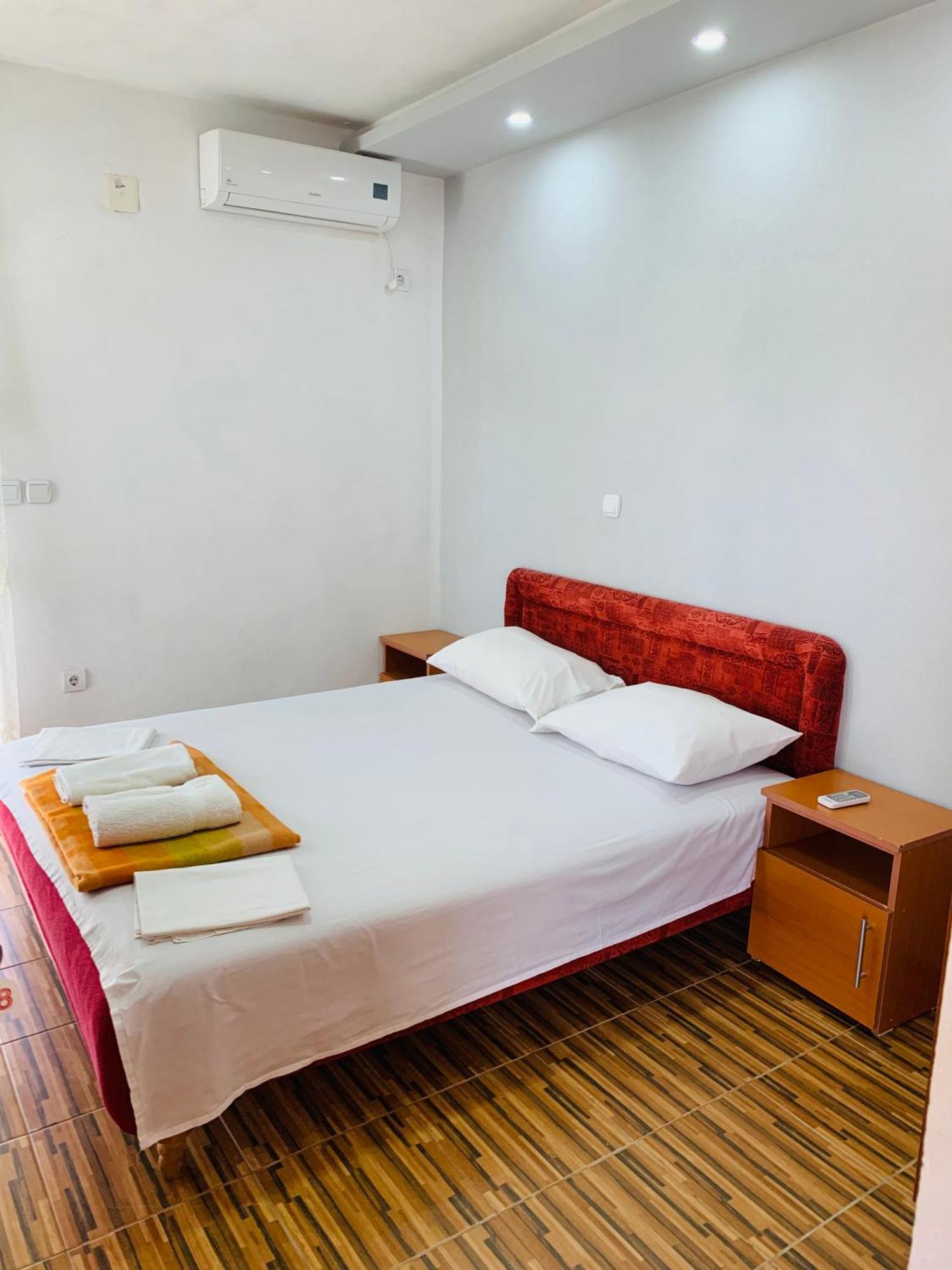 Apartments Delfin Ulcinj Bagian luar foto