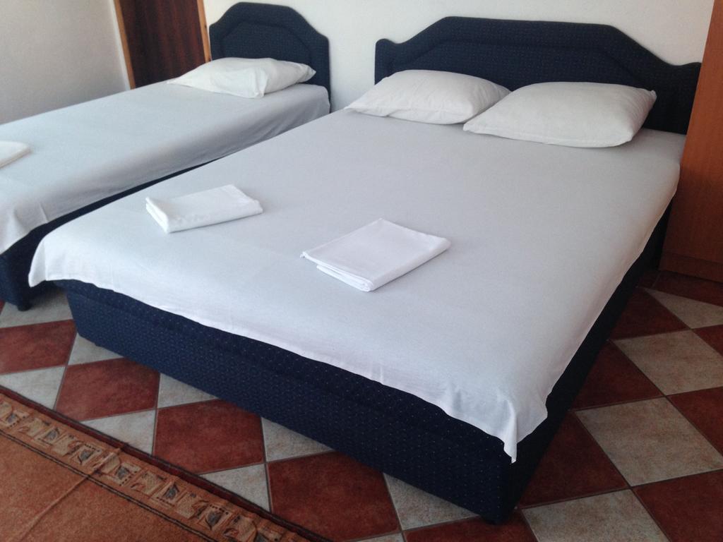 Apartments Delfin Ulcinj Bagian luar foto