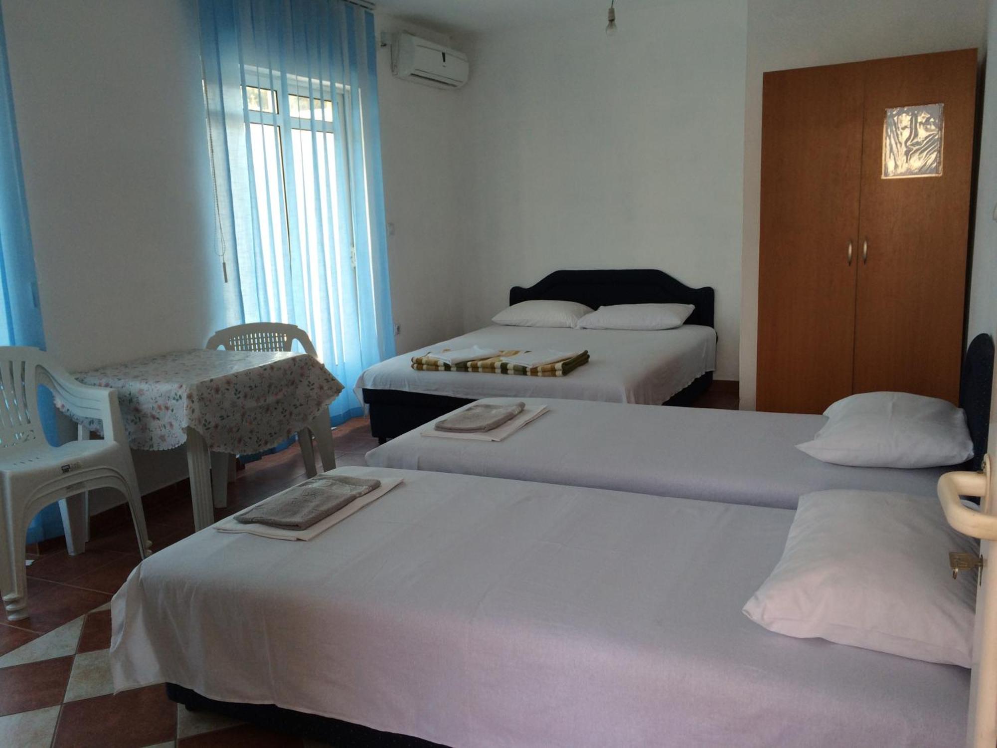 Apartments Delfin Ulcinj Bagian luar foto