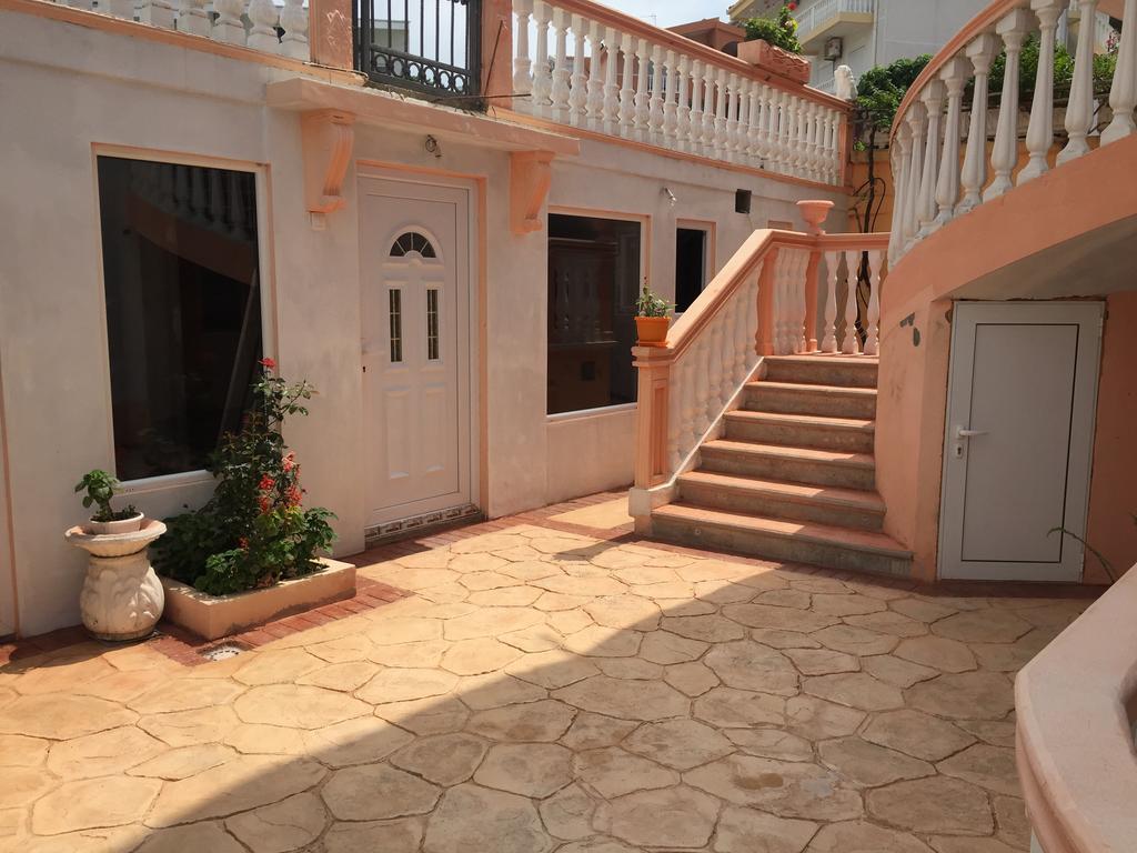 Apartments Delfin Ulcinj Bagian luar foto